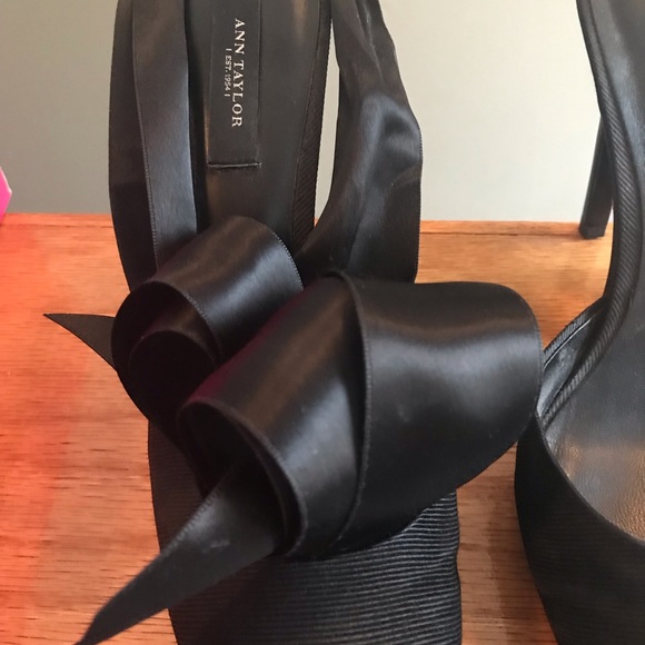 Ann Taylor satin tie heels size 8. - Picture 3 of 9
